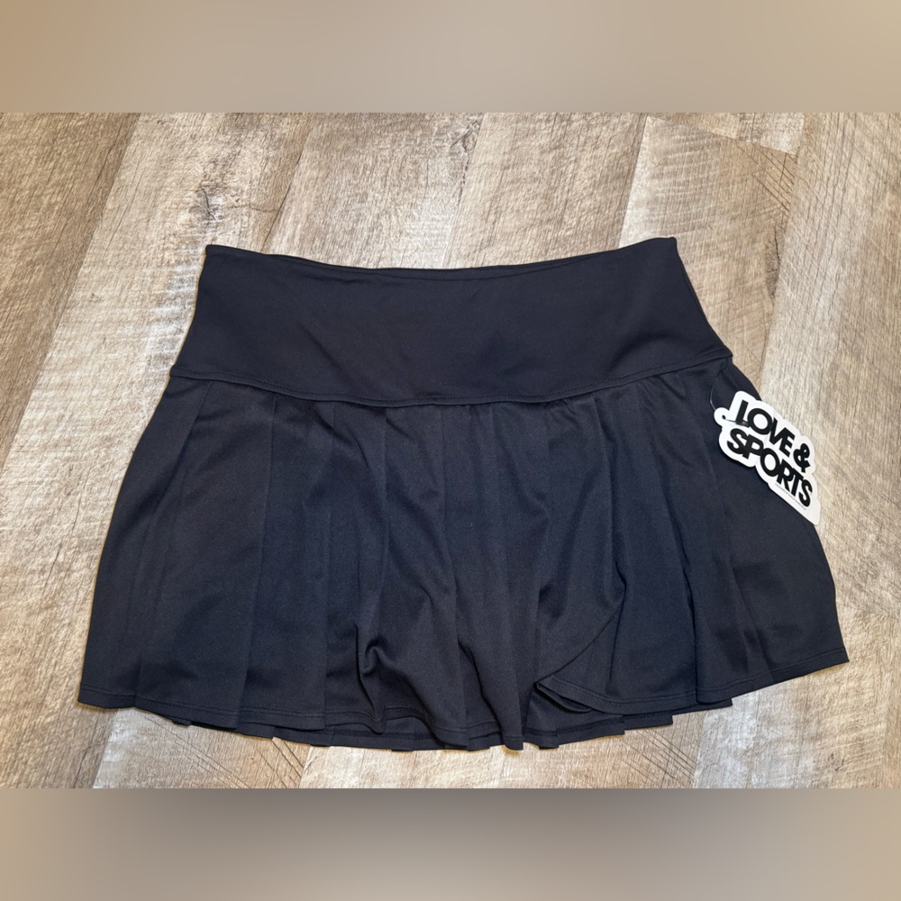 Love & Sports Black NWT  Athletic Skort